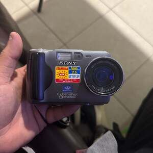 Sony Cyber-shot 1.3MP Vintage Digital Camera - Retro Y2K Tech